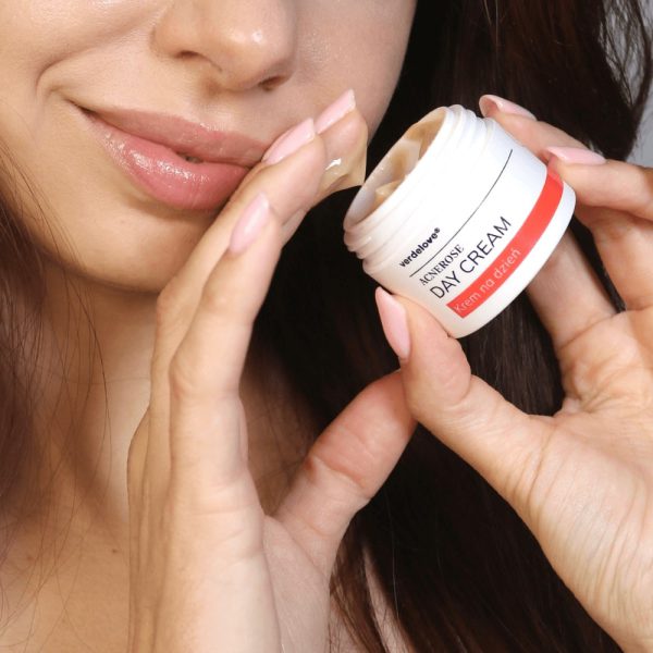 Krem na trądzik różowaty na dzień Acnerose - konsystencja - jak wygląda krem Krem na trądzik różowaty na dzień Acnerose - konsystencja - jak wygląda krem